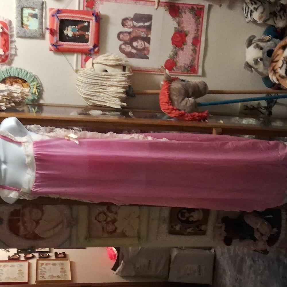 Vintage 70's,Sexy,Elegant,Lace Trim,Lavender,Nightgown with Sexy Side Splits💕💜